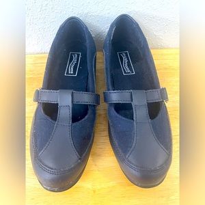 Mushroom brand women’s loafers, size 7.5